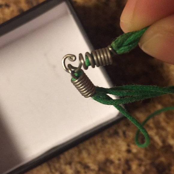 *SOLD* Green stone necklace - Picture 3 of 3